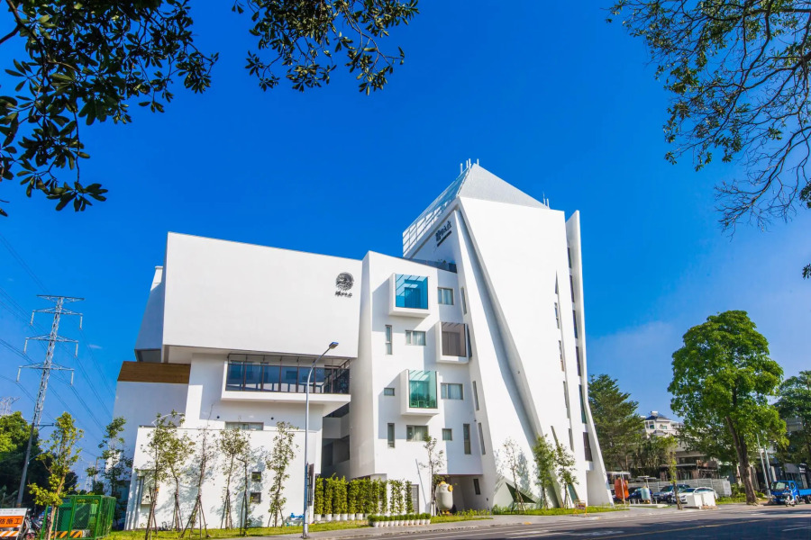 Sun Dialogue Hotel by Cosmos Creation