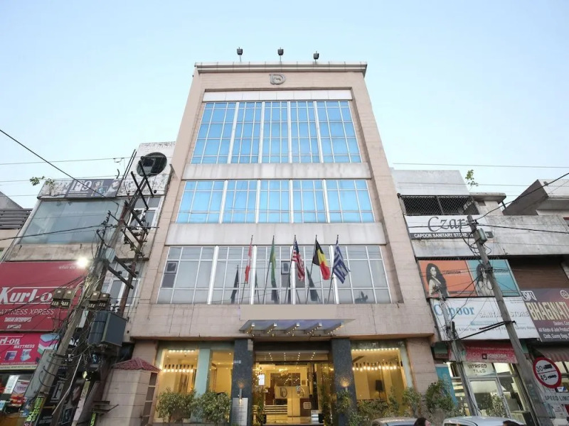 OYO 15134 Hotel Downtown