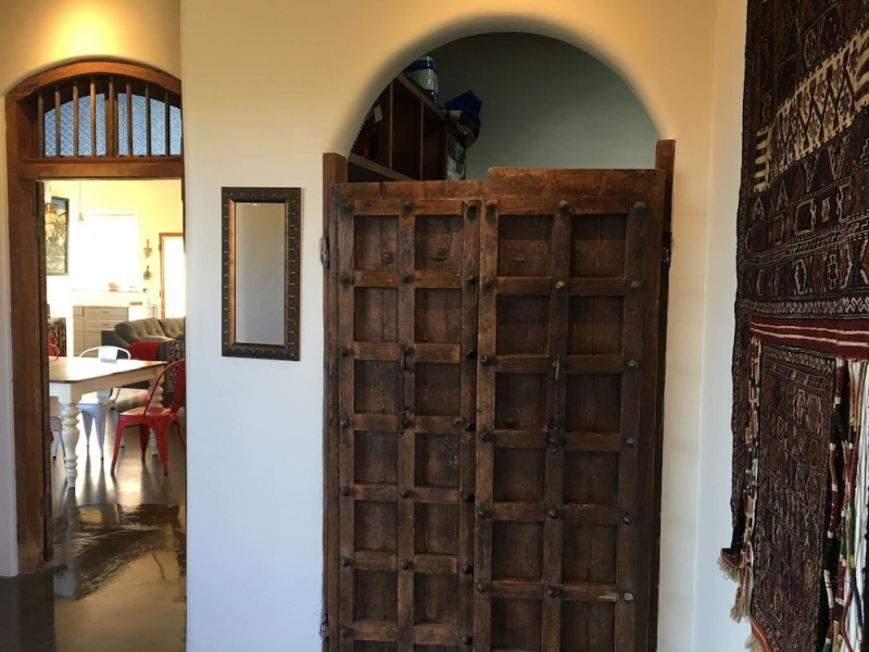 La Luna: Ideal Nature Retreat To Stay Safe From Pandemic - Self Check-In - at the End of a Dirt Road on 8 Acres. Magnificent Mountain Views. Ideal for Social Distancing And Isolation! Long Stays Welcome, Super-Host S