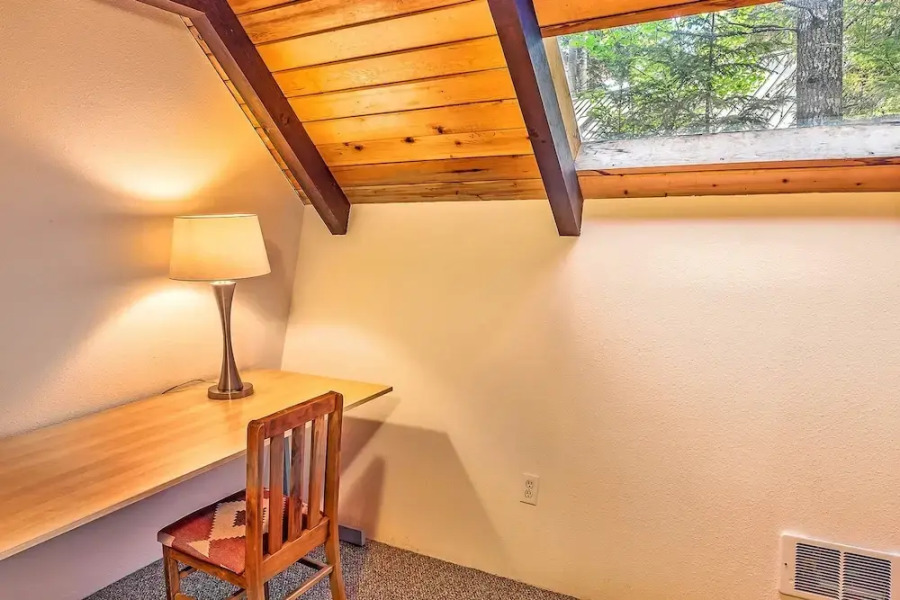 Four Stone Lodge Near Mt Rainier