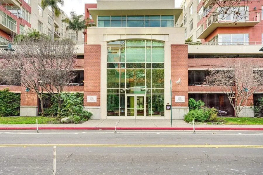 Luxe Condo w/ Private Patio & Perks in Emeryville!