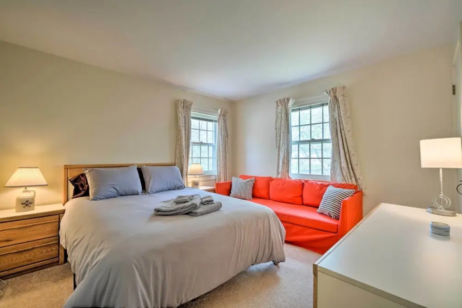 Chic Dover Home w/ Hot Tub: 1 Mi to Golf!