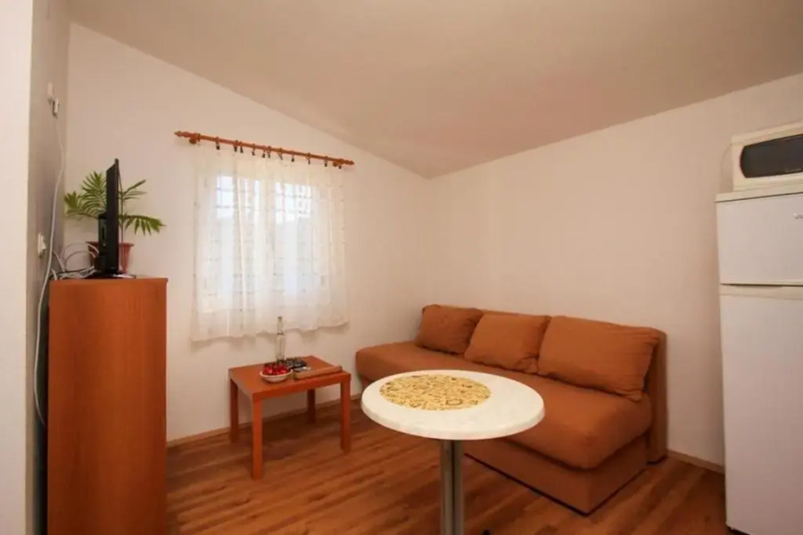 Apartments Ereš Žuronja