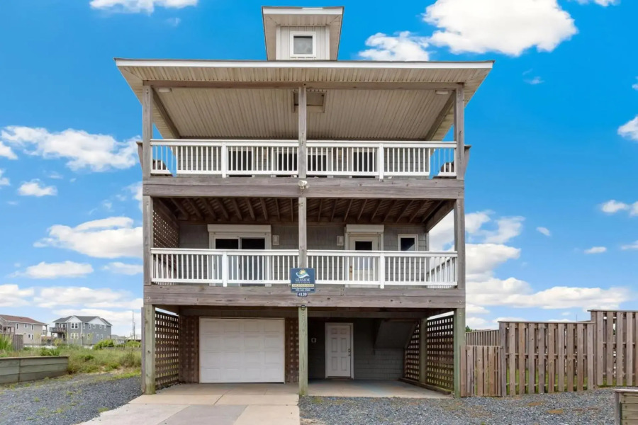 4120 The Shake Shack Across Street from Beach