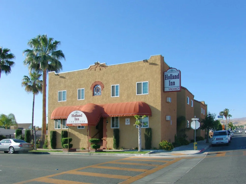 Holland Inn and Suites