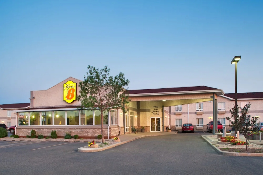 Super 8 Brandon MB