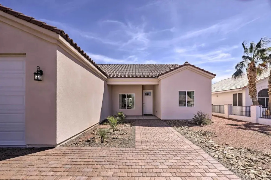 Bright Home w/ Yard, 4 Mi to Colorado River!