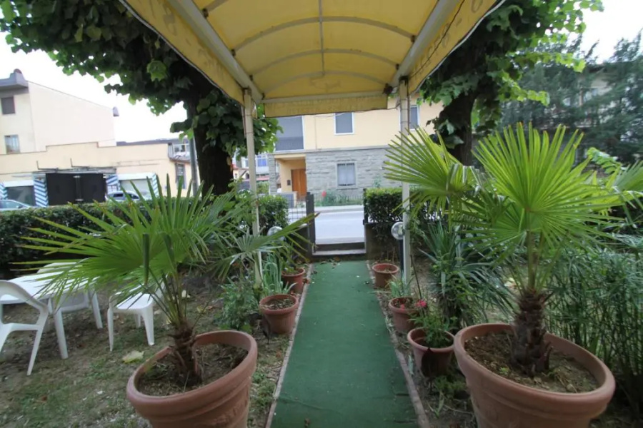 Scuole Bed and Car