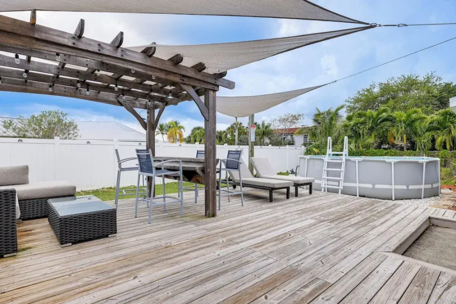 Pet-friendly Fort Pierce Home w/ Pool & Kayaks!