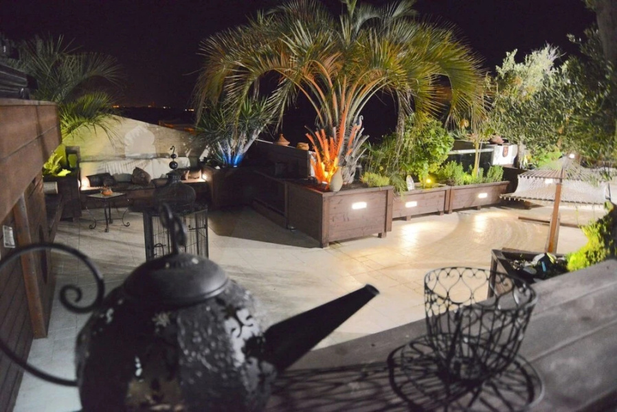 Luxury Beach Suite by Airsuite
