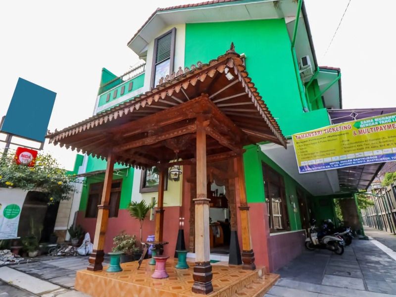 OYO 512 Ndalem Mantrijeron Hotel