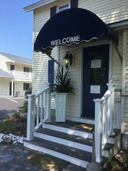 Footbridge Beach Motel