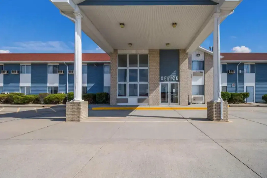 Alliance Hotel & Suites, a Howard Johnson by Wyndham