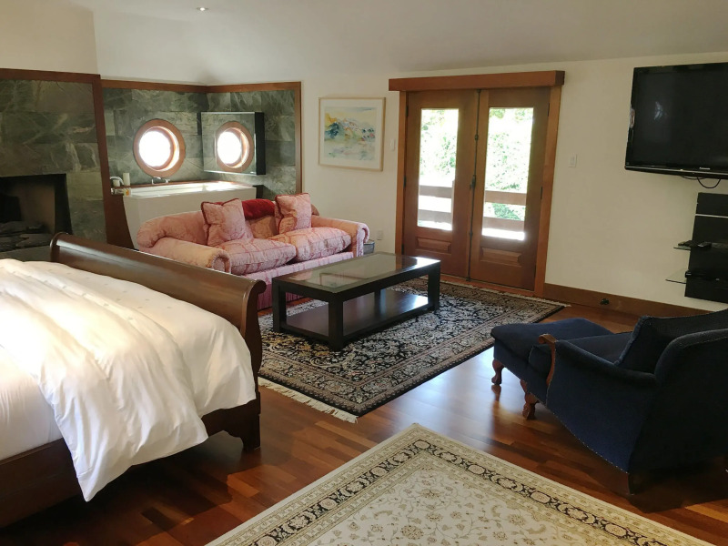 East Hampton Art House Bed & Breakfast