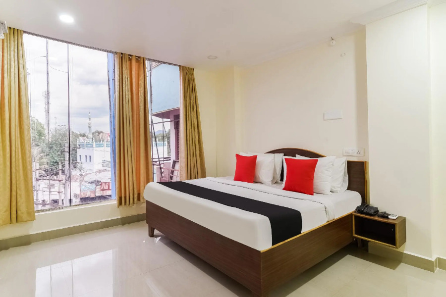 Capital O 49041 Hotel Shri Balaji Residency