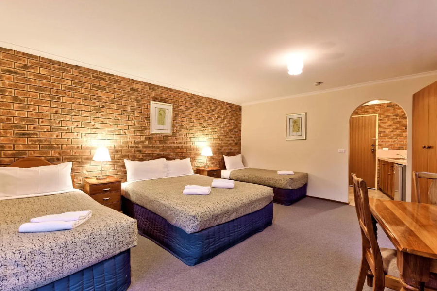 Hume Country Motor Inn