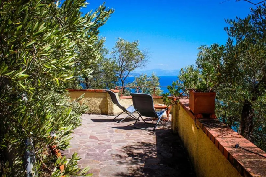 DEPENDANCE vista mare con ingresso privato