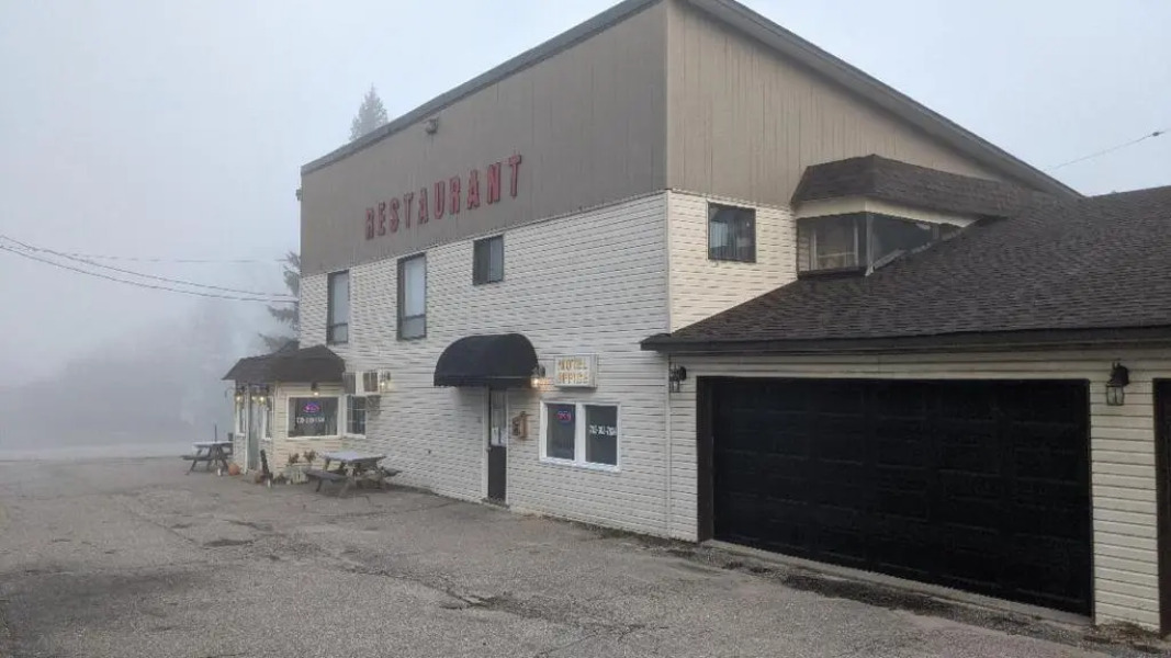 Valois Restaurant & Motel