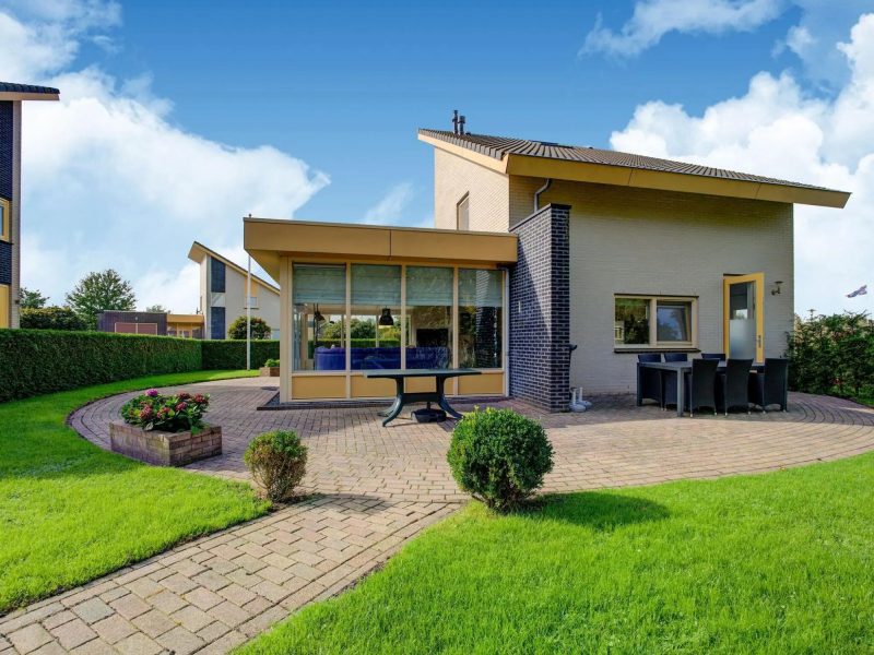 Luxurious Holiday Home in Koudum With Pool