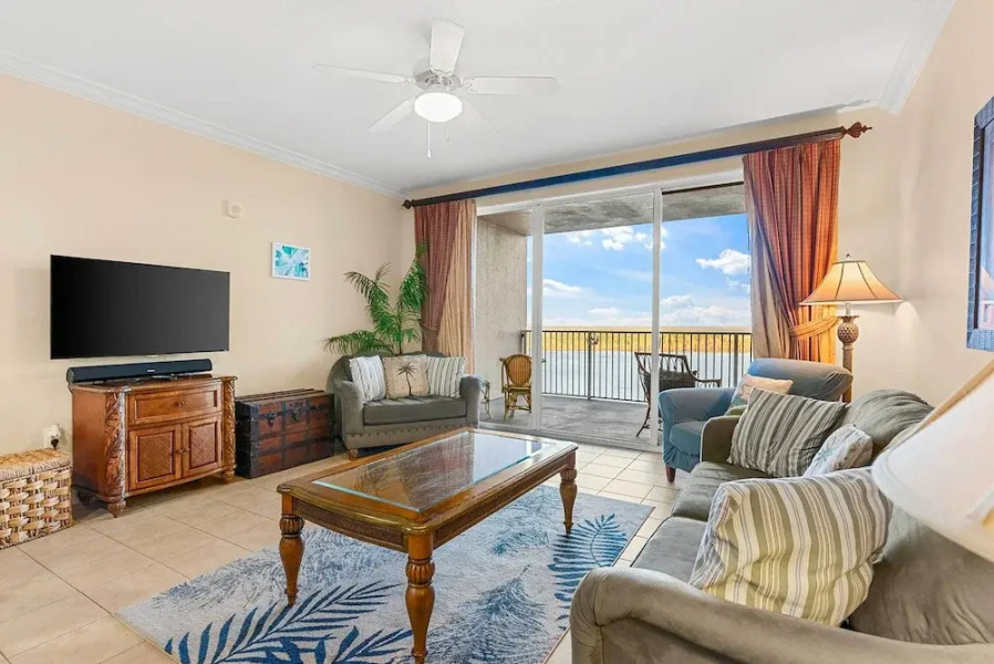 Luxury Condo w/ Huge Private Balcony on Lake Bryan