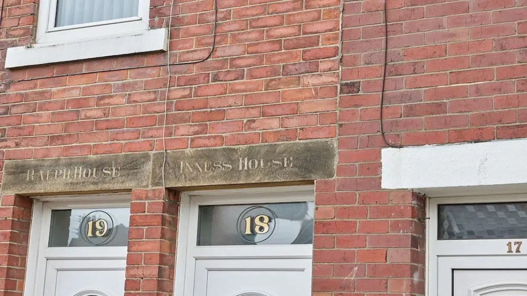 Host Stay Inness House