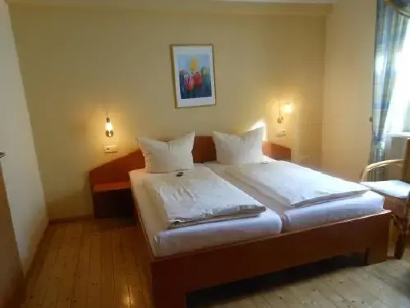 Wein- und Gästehaus M. Bai