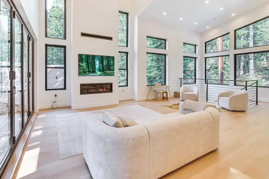 4 Mi to Soda Springs Resort: Hot Tub Hideaway!