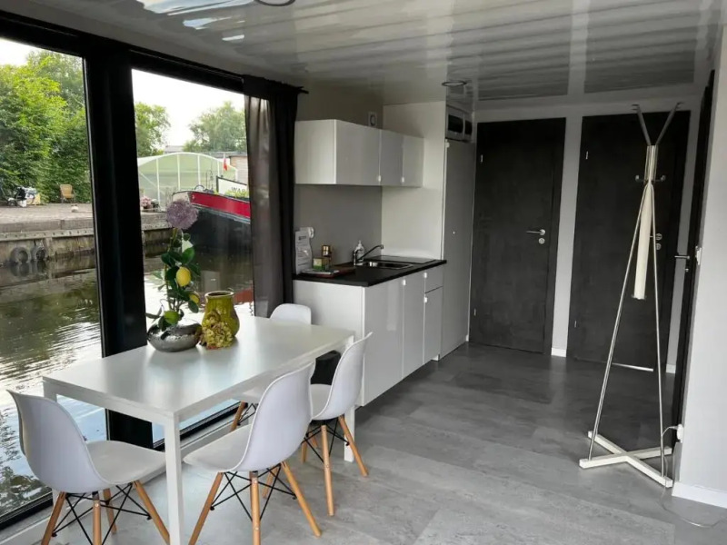 New houseboat 2 bedrooms
