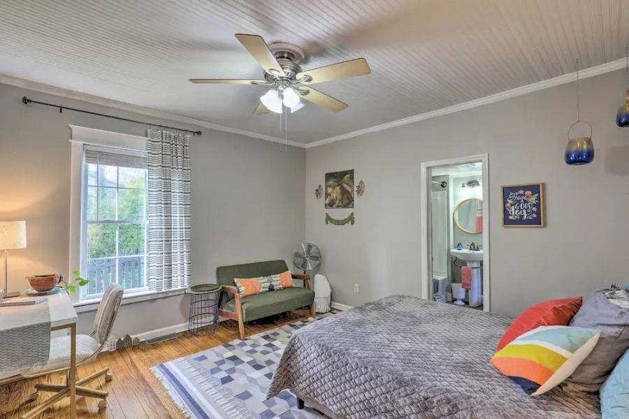 Stylish Woodfin Home w/ Backyard & Fire Pit