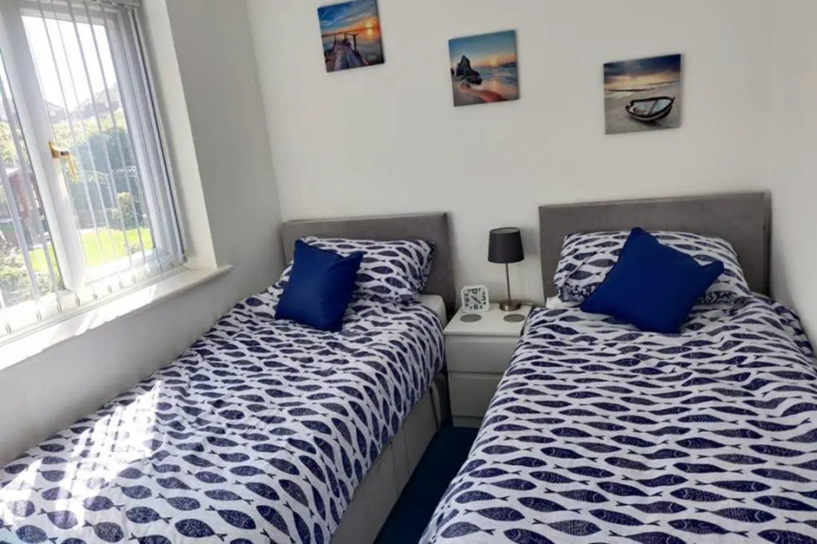 Detached House with Panoramic Sea Views