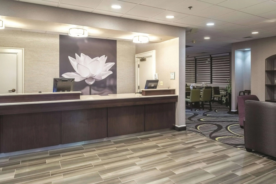 Howard Johnson by Wyndham Sacramento Downtown
