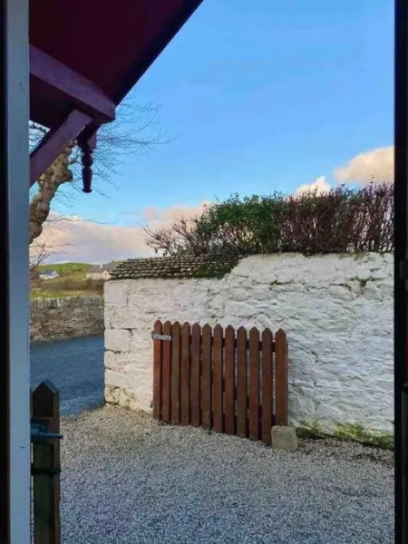 The Gorgeous and Historic Wee Green House