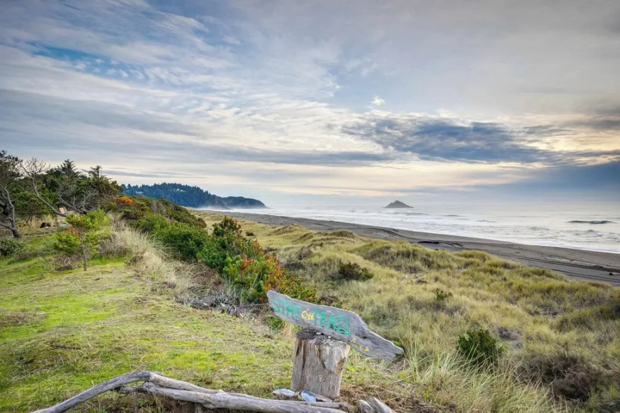 Oceanfront Home in Port Orford: The Lighthouse
