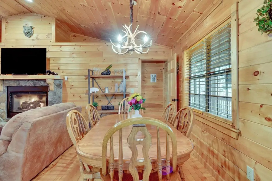 Hot Tub & Game Room: Blue Ridge Getaway