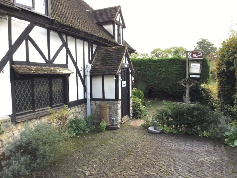 Stunning 1-bed Cottage in Ashford William Harvey