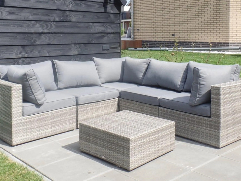 Atmospheric villa with sauna, in a holiday park on the water in Friesland