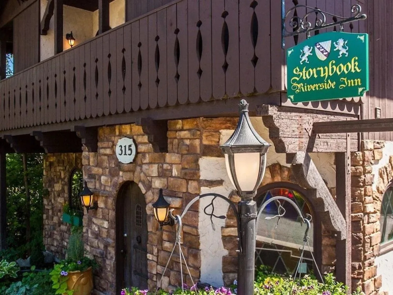Storybook Riverside Inn