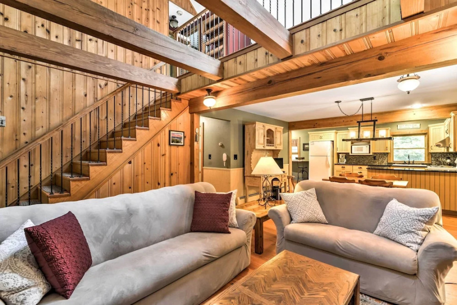 Black Mountain Cabin w/ Screened Porch + Views!