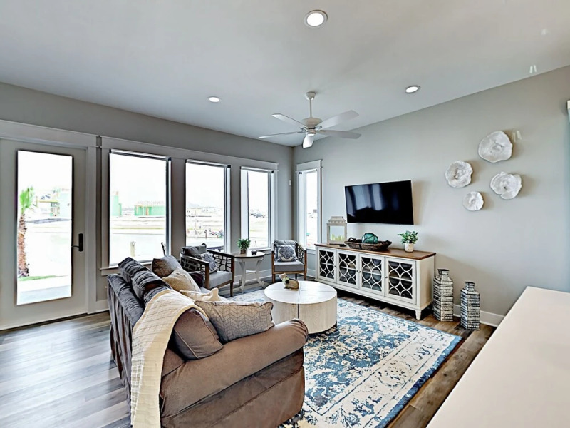 Luxe Waterfront #203 - 2 Br Villa