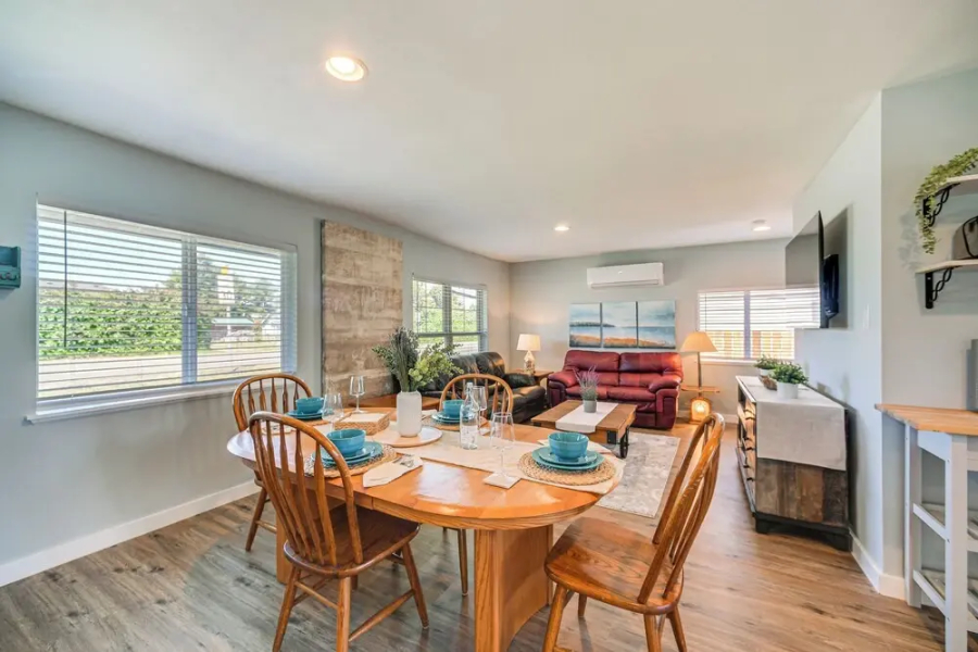 Pet-friendly Moclips Home: Walk to Mocrocks Beach!