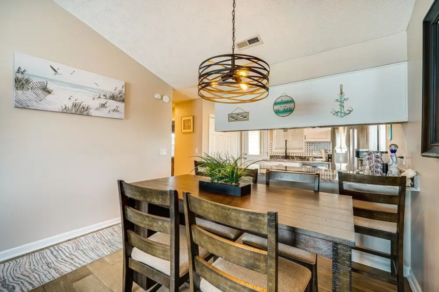 Wilmington Home ~ 7 Mi to Wrightsville Beach!