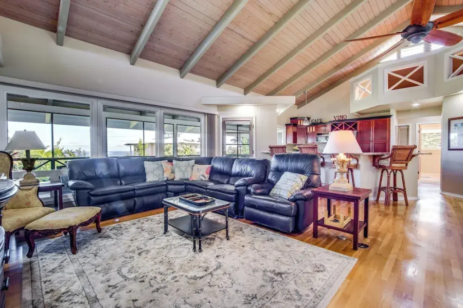 Honomu Home w/ Screened Lanai + Ocean Views!