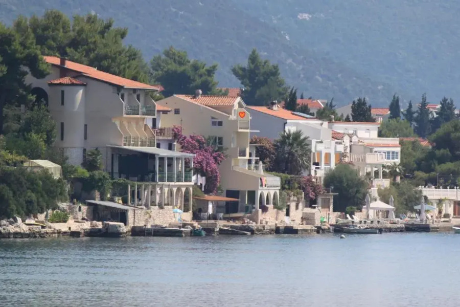 Carob Tree Apartments Klek