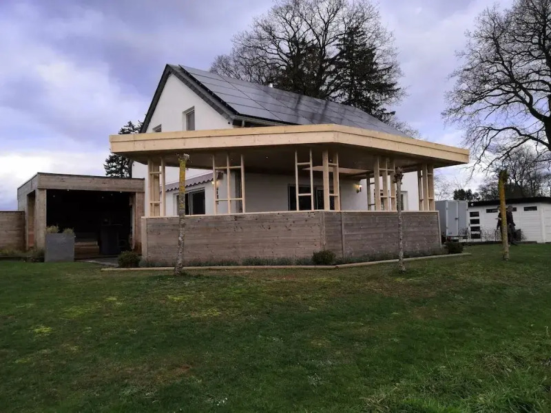 Beautiful, Luxury Home with Sauna, Hot Tub, Private Bathrooms