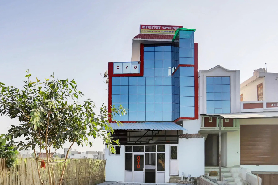 OYO 81465 Shashank Plaza