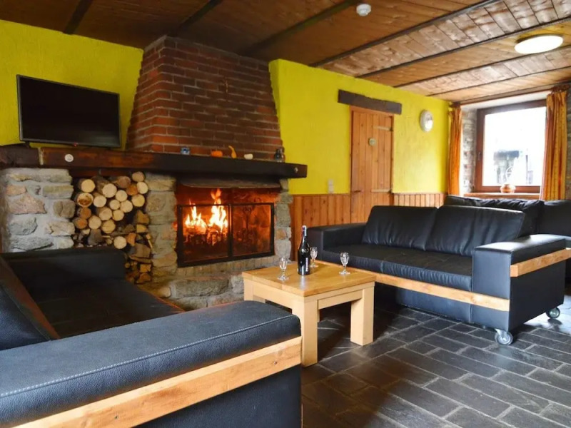Quaint Cottage In Petite Langlire With Jacuzzi