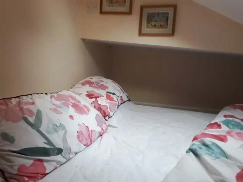 1 Bed Flat - Sleeps 2 - Pets - Garden - Parking