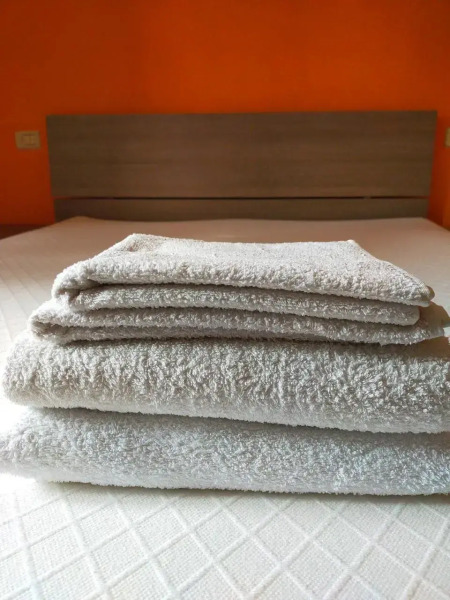 Cute little flat with view, 20 mins to BGY Airport