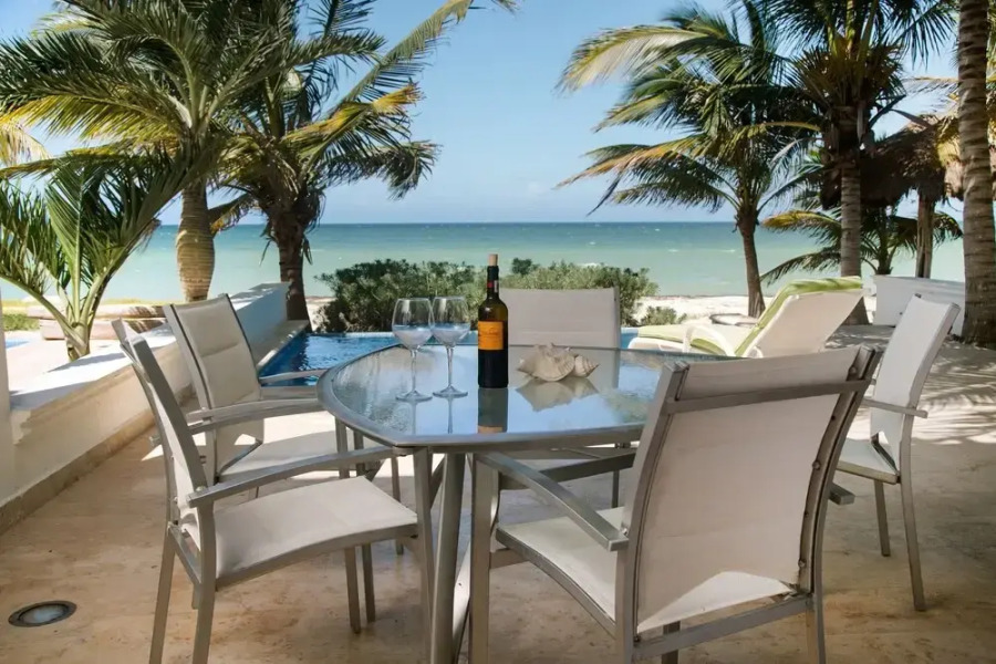 Piña Beach House in San Benito Beach