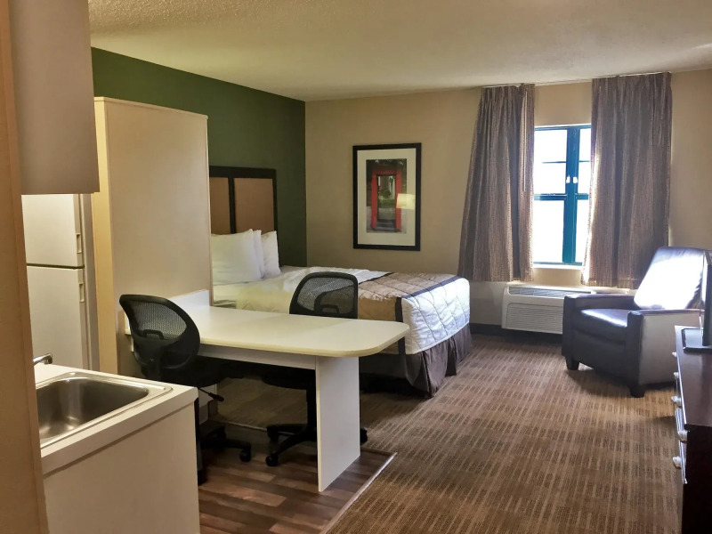 Extended Stay America Select Suites Chicago Naperville West